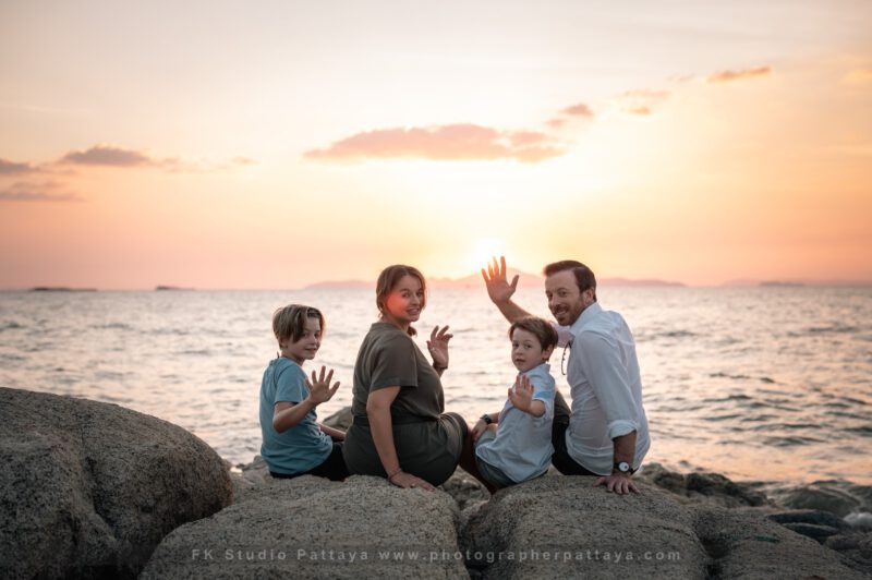 photographer pattaya family photo on the beach studio ช่างภาพ ถ่ายภาพครอบครัว พัทยา44